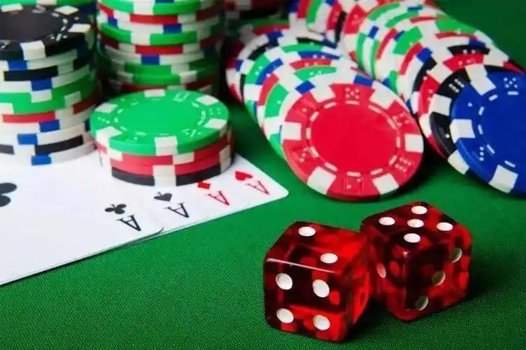 Pengguna menyiapkan pertanyaan bantuan akun